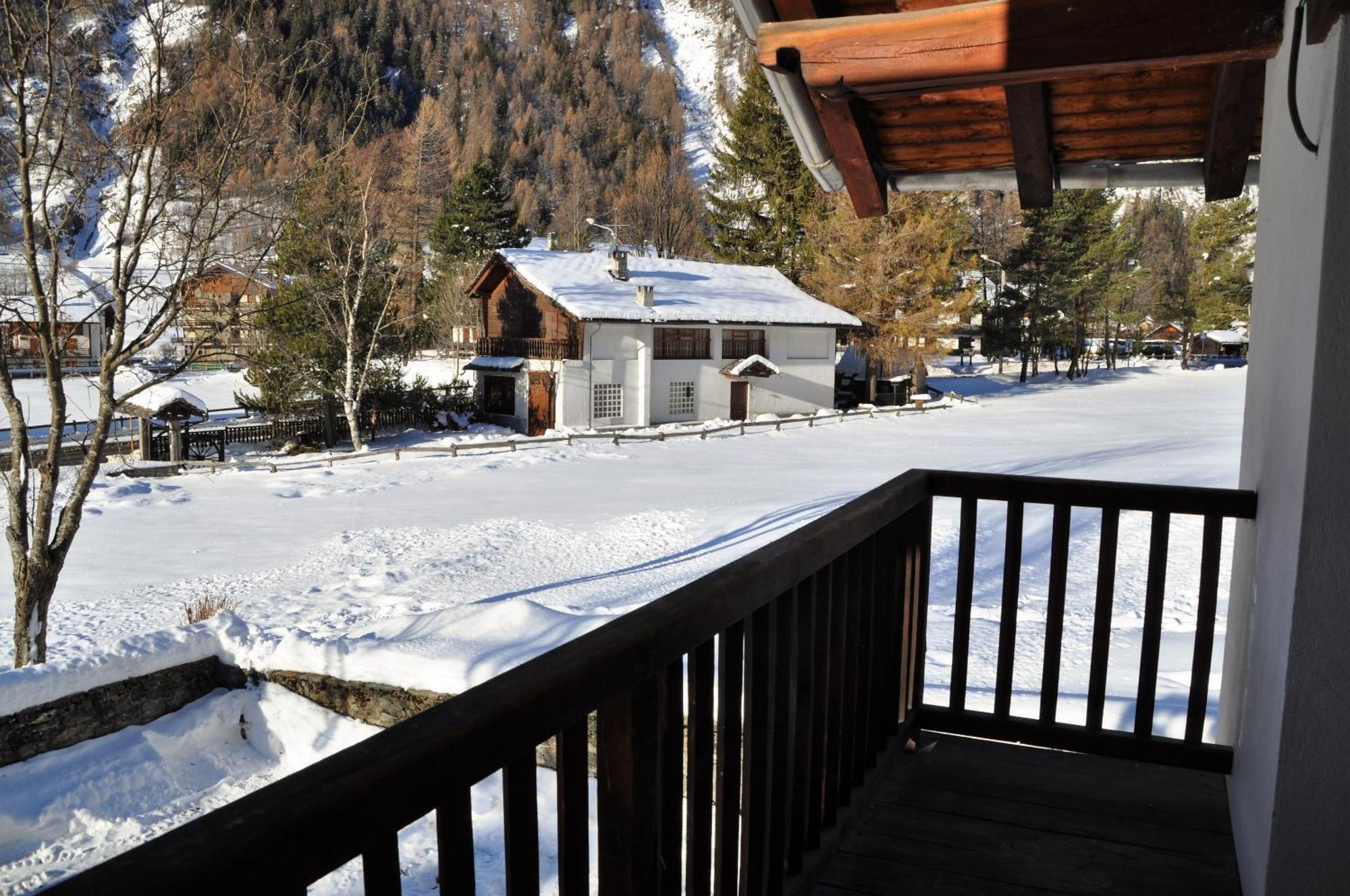 Flora Alpina Apartments-Residenza Verdebjo Gressoney-Saint-Jean Εξωτερικό φωτογραφία