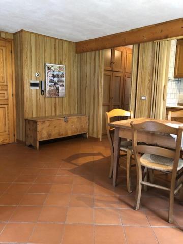 Flora Alpina Apartments-Residenza Verdebjo Gressoney-Saint-Jean Δωμάτιο φωτογραφία