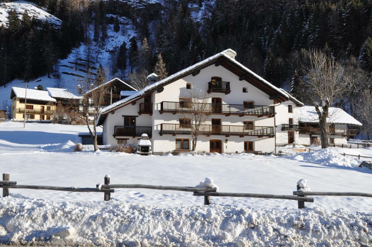 Flora Alpina Apartments-Residenza Verdebjo Gressoney-Saint-Jean Εξωτερικό φωτογραφία